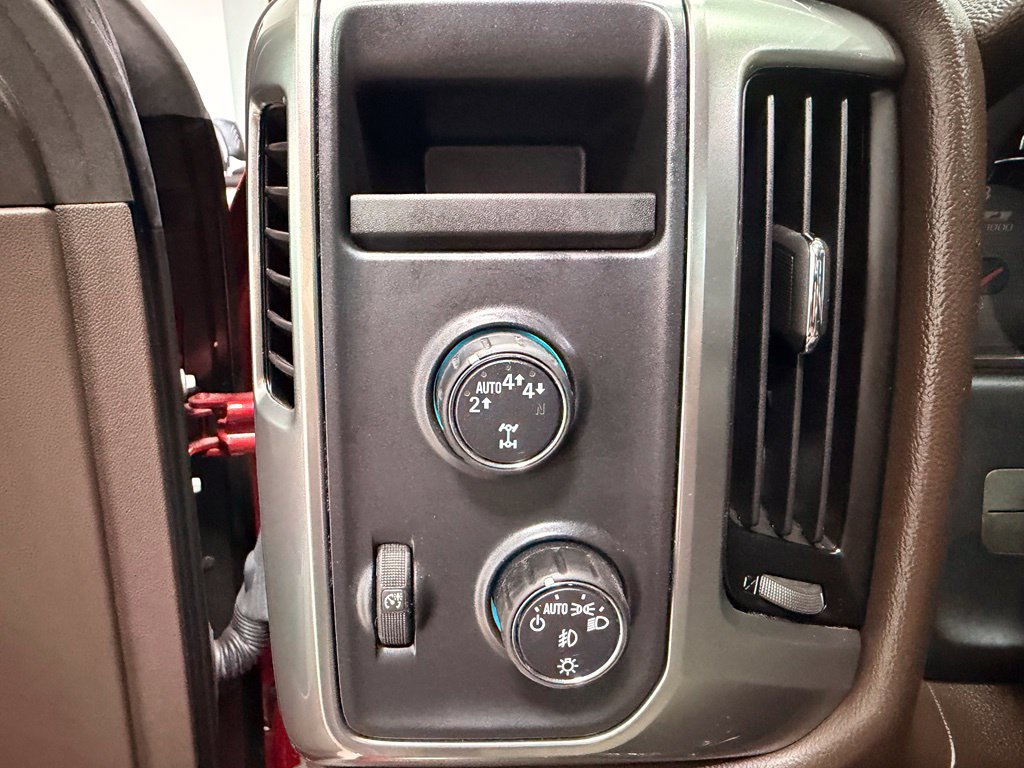Used 2018 Chevrolet Silverado 1500 LT w/ LT Convenience Package AWD/4WD image 23