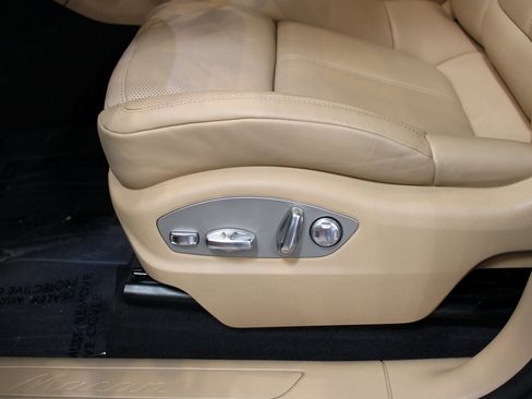 Certified 2025 Porsche Macan image 28