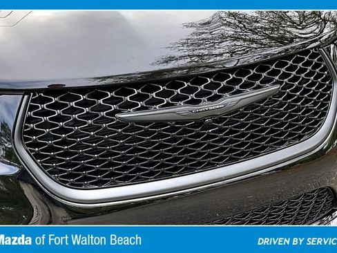 Used 2025 Chrysler Pacifica Limited FWD image 33