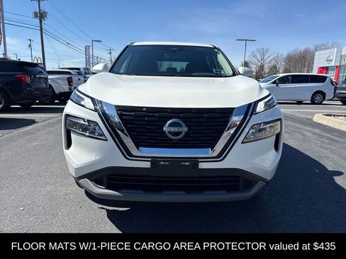 Used 2023 Nissan Rogue SV image 3