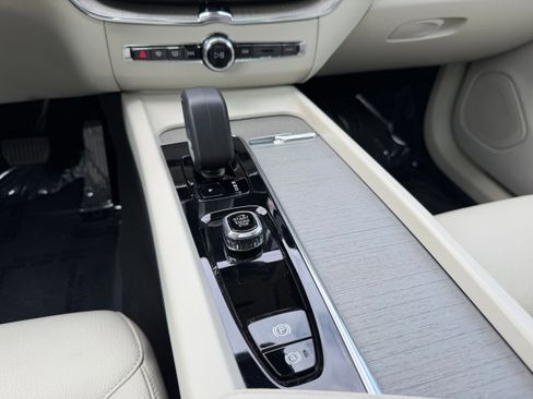 Certified 2023 Volvo XC60 B5 Plus FWD image 16