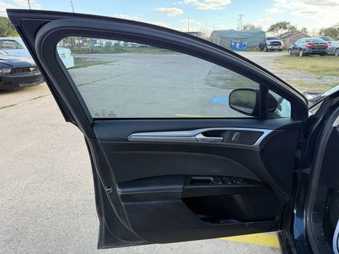 Used 2020 Ford Fusion SE image 14