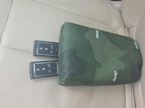 Used 2022 Jeep Grand Cherokee Limited 4xe image 16