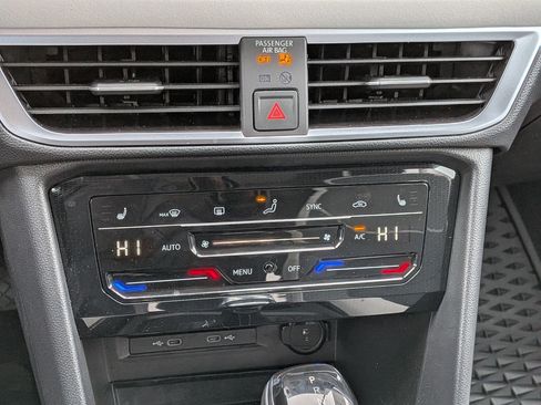 Used 2025 Volkswagen Taos SE image 24