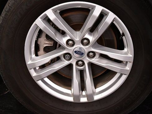 Used 2023 Ford Explorer XLT AWD/4WD image 11