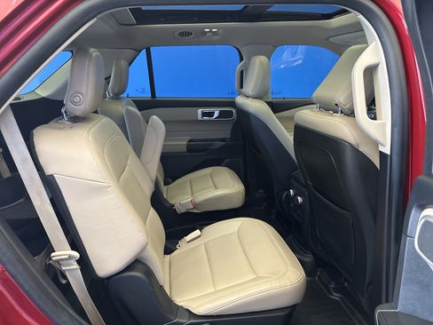 Used 2020 Ford Explorer XLT w/ Equipment Group 202A AWD/4WD image 26