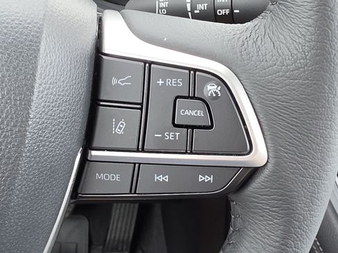 Certified 2025 Toyota Sienna XLE w/ XLE Plus Package FWD image 20