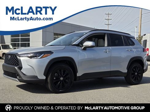 Used 2023 Toyota Corolla Cross LE image 1