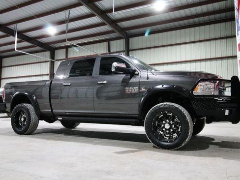 Used 2018 RAM 2500 Laramie w/ Off Road Package AWD/4WD image 16
