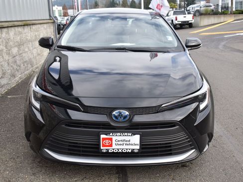 Certified 2025 Toyota Corolla XLE image 2