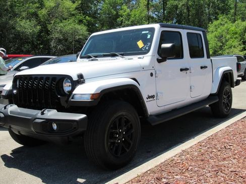 Used 2022 Jeep Gladiator Sport AWD/4WD image 2