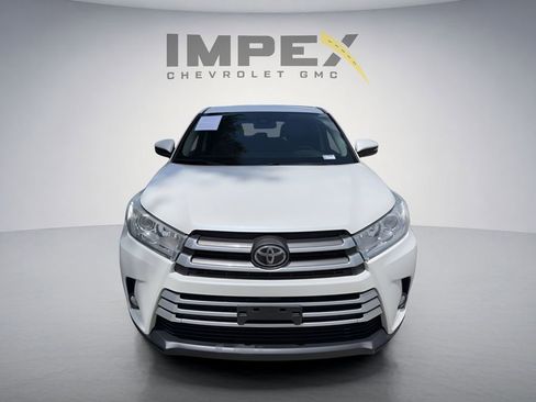 Used 2019 Toyota Highlander Plus AWD/4WD image 6