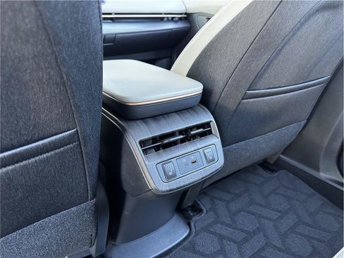Used 2024 Nissan Ariya AWD image 18