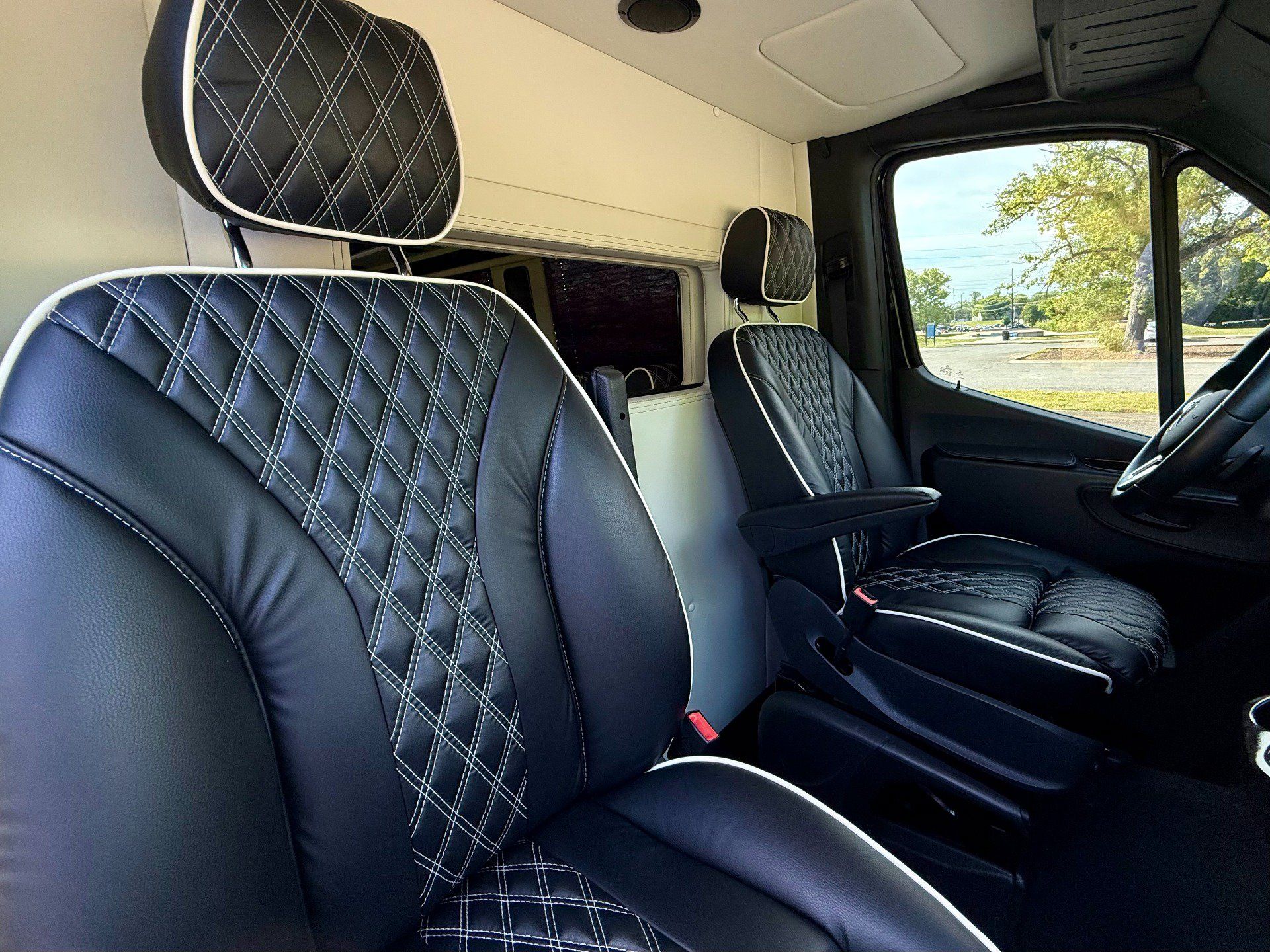 Used 2022 Mercedes-Benz Sprinter 2500 w/ Parking Package image 15