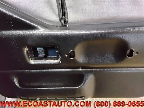 Used 2004 Jeep Wrangler SE image 16