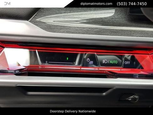 Used 2024 BMW i7 xDrive60 AWD/4WD image 34
