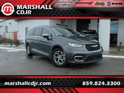 Used 2023 Chrysler Pacifica Limited