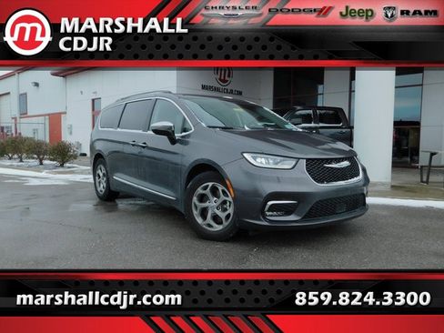 Used 2023 Chrysler Pacifica Limited image 1
