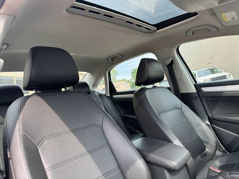 Used 2012 Volkswagen Passat 2.5 SE FWD image 25