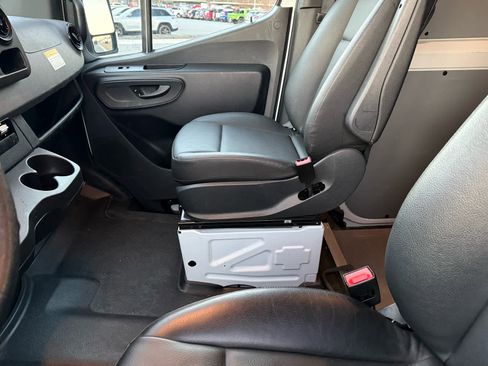 Used 2025 Mercedes-Benz Sprinter 2500 image 21