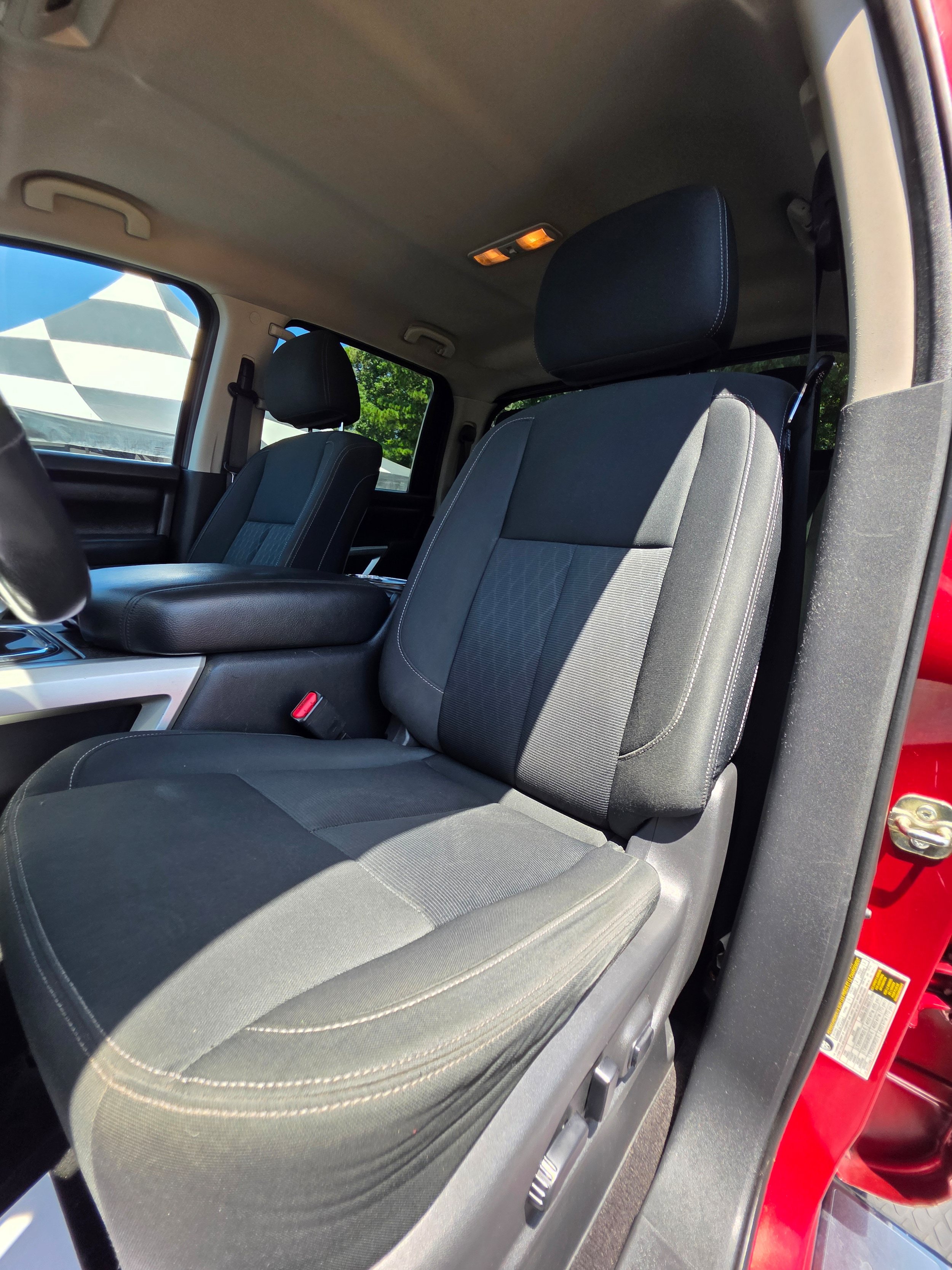Used 2016 Nissan Titan SV AWD/4WD image 21