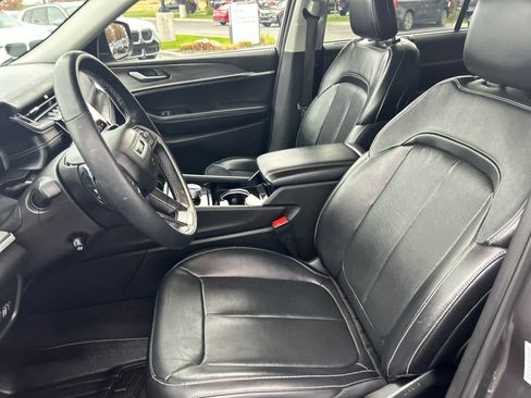 Used 2022 Jeep Grand Cherokee L Limited w/ Luxury Tech Group II image 23