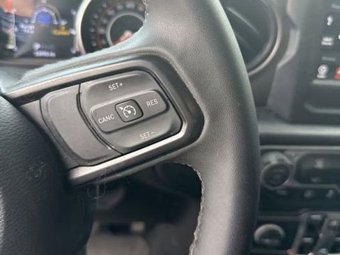 Used 2023 Jeep Gladiator Willys image 18