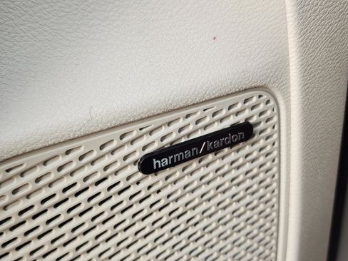 Used 2022 Chrysler Pacifica Limited image 16