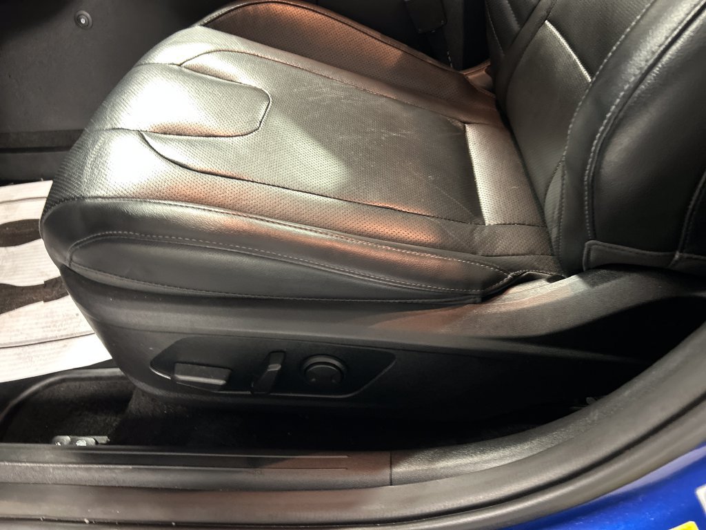 Used 2022 Hyundai Elantra Limited w/ Winter Weather Package FWD image 11