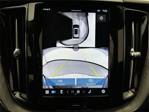 Certified 2025 Volvo XC60 B5 Plus image 17