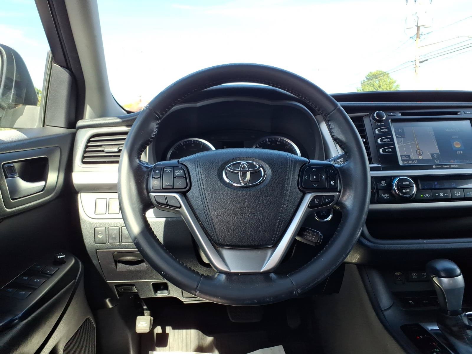 Used 2017 Toyota Highlander SE AWD/4WD image 18