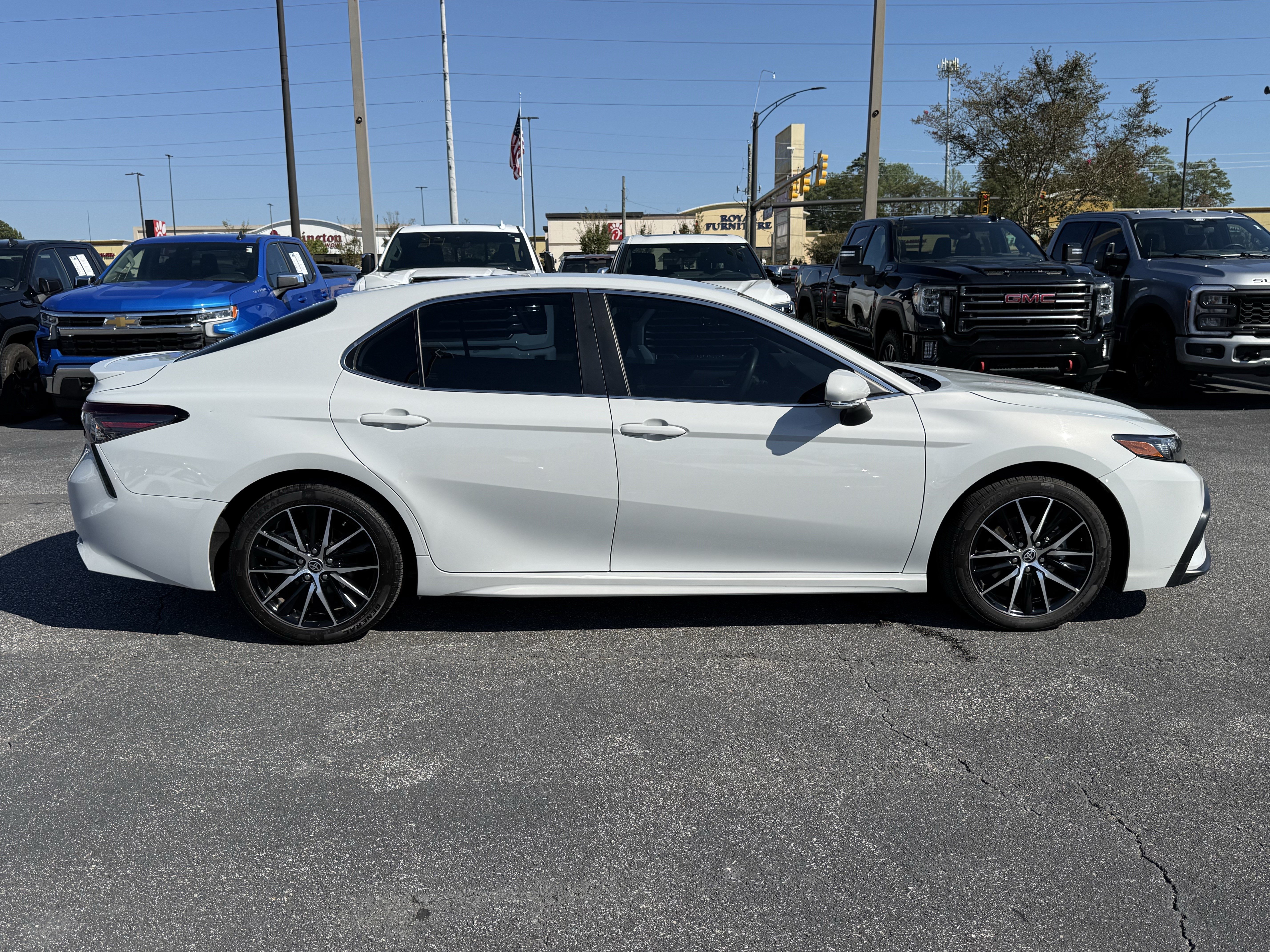 Used 2024 Toyota Camry SE FWD image 11