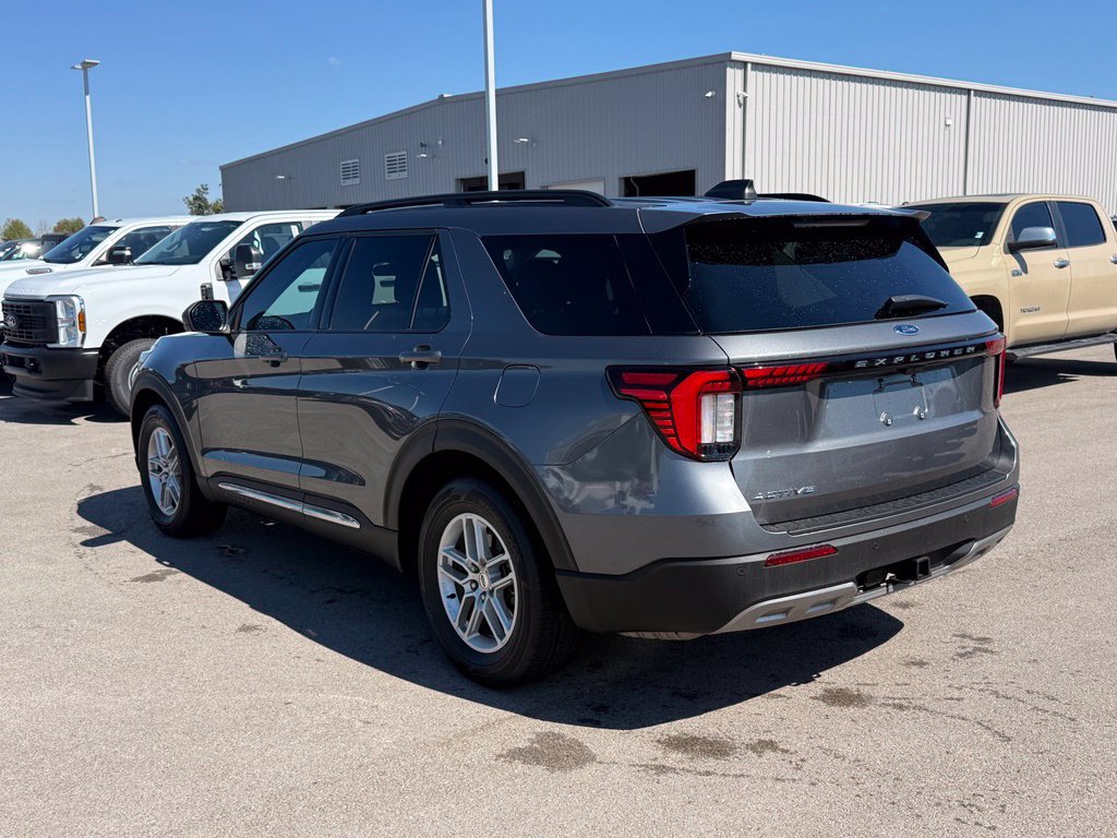 Used 2025 Ford Explorer Active w/ Active Comfort Package RWD image 18