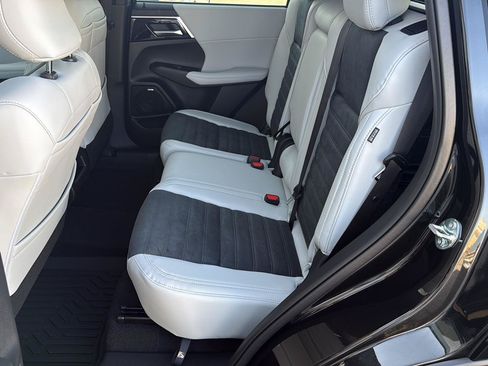New 2026 Mitsubishi Outlander SE FWD image 25