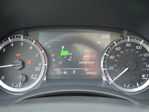 Used 2023 Toyota Highlander XLE AWD/4WD image 13