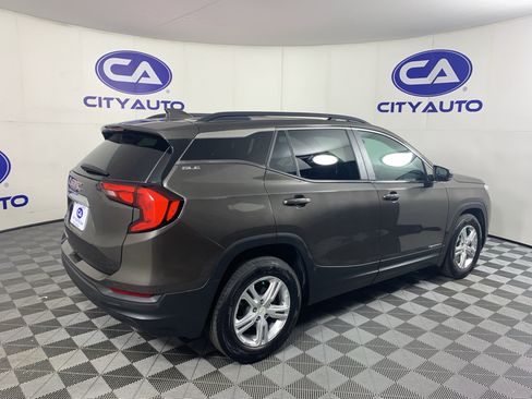 Used 2020 GMC Terrain SLE w/ Driver Convenience Package FWD image 3