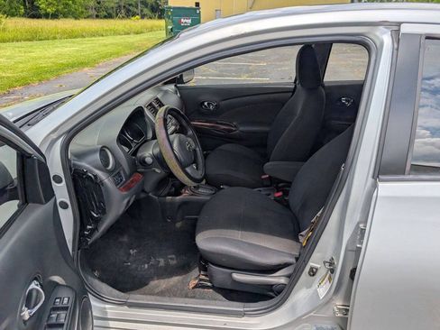 Used 2013 Nissan Versa SV FWD image 22