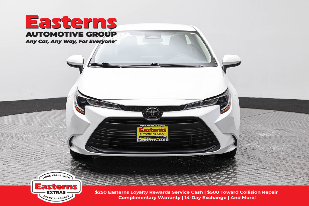 Used 2023 Toyota Corolla LE FWD image 3