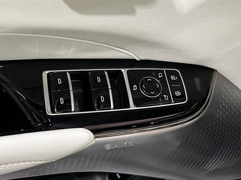 Used 2024 Cadillac Lyriq Luxury AWD/4WD image 27