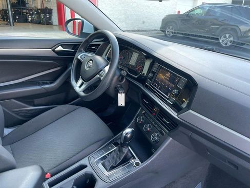 Used 2019 Volkswagen Jetta R-Line FWD image 9