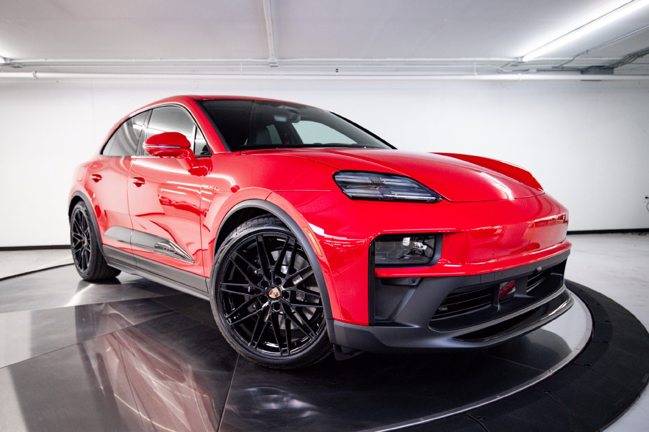Used 2026 Porsche Macan GTS Electric AWD/4WD image 9