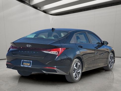 Used 2023 Hyundai Elantra SEL w/ Convenience Package image 4