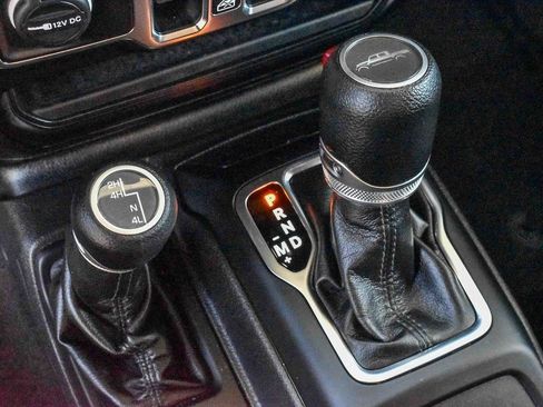 Used 2022 Jeep Gladiator Willys image 18