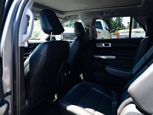 Used 2021 Ford Explorer Limited w/ Hybrid Equipment Group 310A RWD image 21