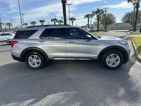 Used 2023 Ford Explorer XLT image 7
