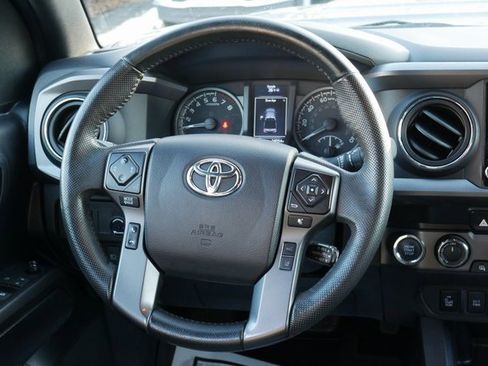 Used 2022 Toyota Tacoma TRD Sport image 14