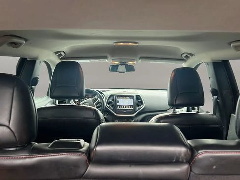 Used 2015 Jeep Cherokee Trailhawk w/ Comfort/Convenience Group image 17