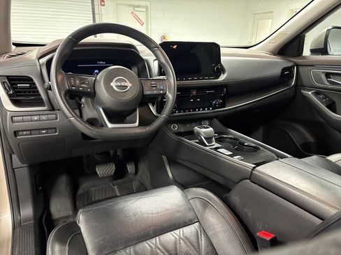 Used 2022 Nissan Rogue Platinum w/ Head-Up Display Package image 27