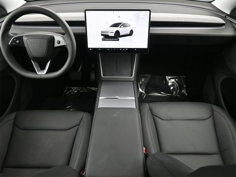 Used 2026 Tesla Model Y Long Range image 4