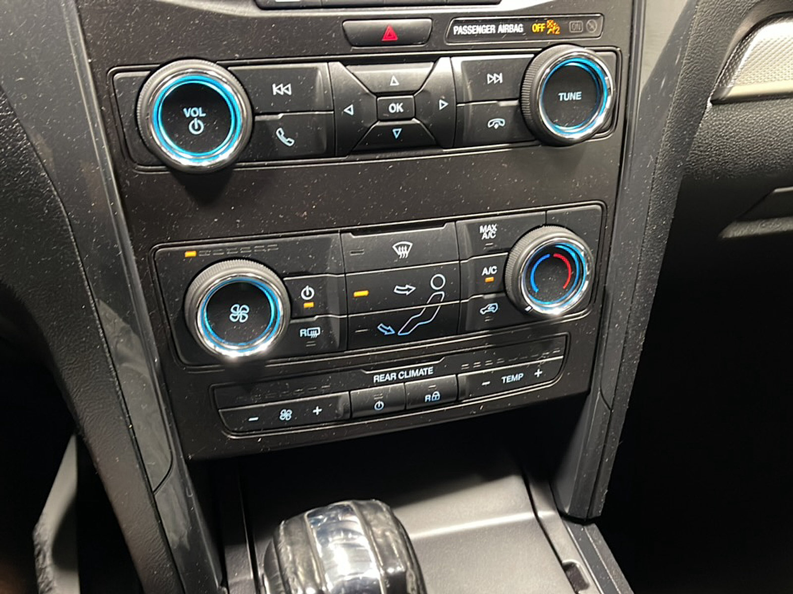 Used 2018 Ford Explorer XLT FWD image 10